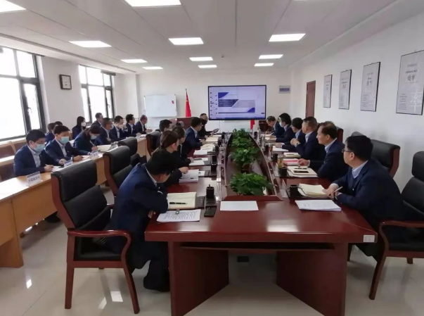 开云足球_开云足球（中国）
召开党委理论中心组集体学习会议(图2)