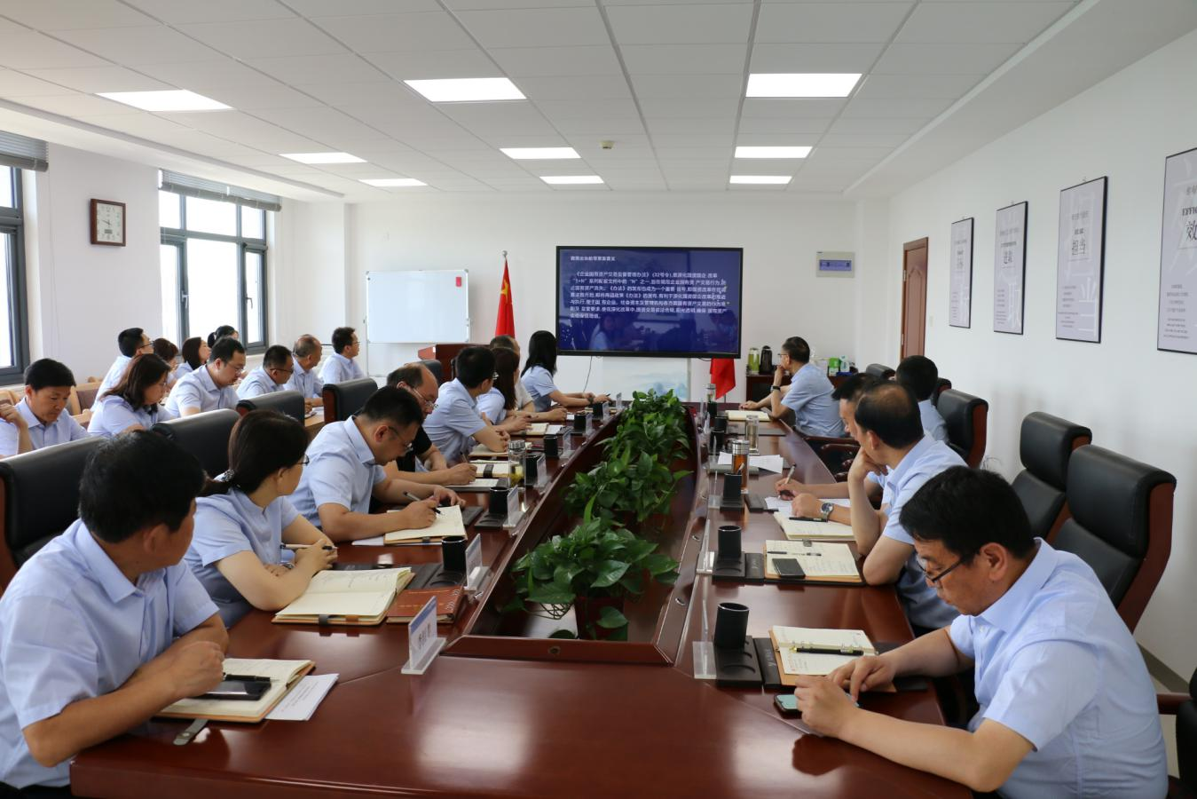 开云足球_开云足球（中国）
召开党委理论中心组集体学习研讨会议(图2)