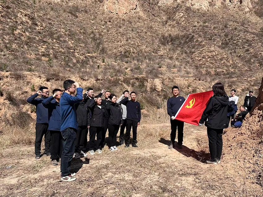 开云足球_开云足球（中国）
开展义务植树活动(图3)